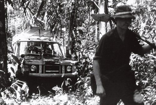 Range Rover crossing the Darian Gap